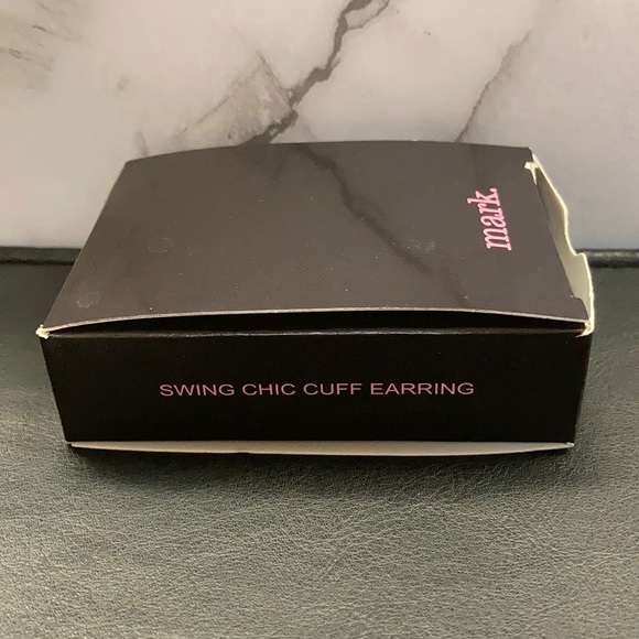 Mark Swing Chic Cuff Earring - Picture 4 of 7